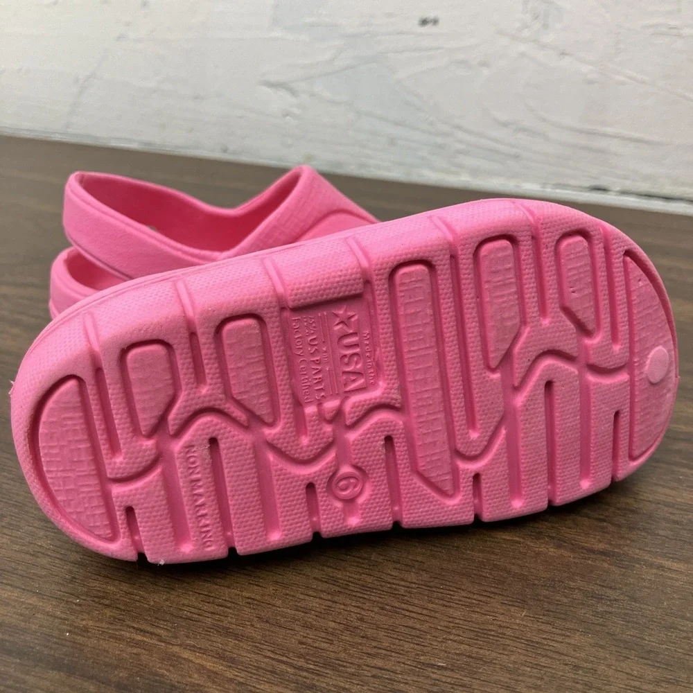 Classic Lightweight Clog with Heel Strap Pink Size 6 (US)